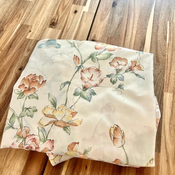 Pequot Vintage Floral King Sheet Set Flat Sheet, Fitted Sheet - Picture 3 of 6